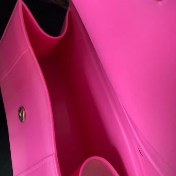 Pink Handbag with Gold Chain - Picture 4 of 5